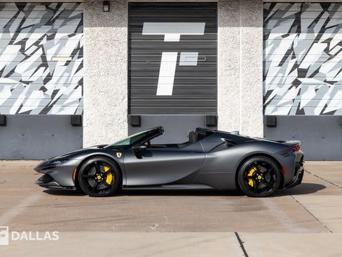Used 2025 Ferrari SF90 Spider image 9