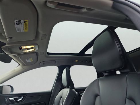 Used 2025 Volvo XC60 B5 Core image 15