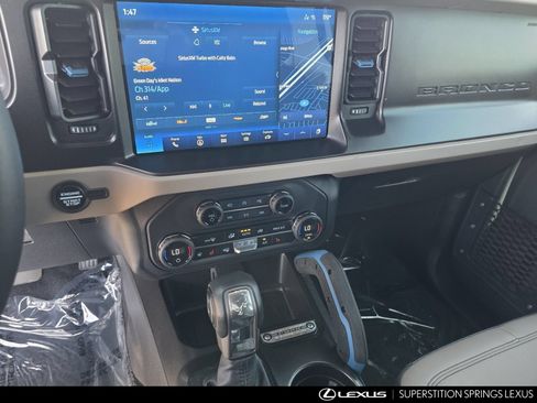 Used 2023 Ford Bronco Wildtrak AWD/4WD image 19