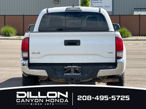 Used 2018 Toyota Tacoma SR5 AWD/4WD image 5