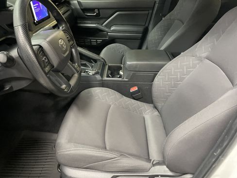Certified 2025 Toyota Tacoma SR5 AWD/4WD image 16