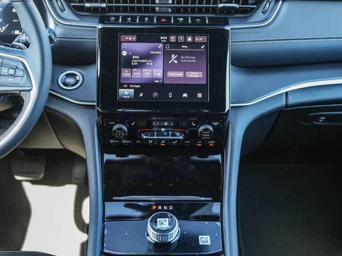 New 2025 Jeep Grand Cherokee L Altitude image 14