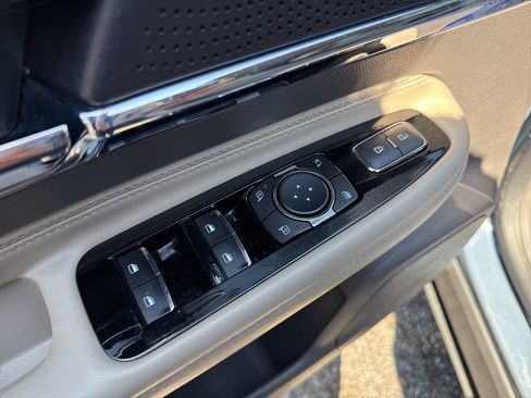 Used 2023 Lincoln Corsair AWD w/ Equipment Group 101A image 11