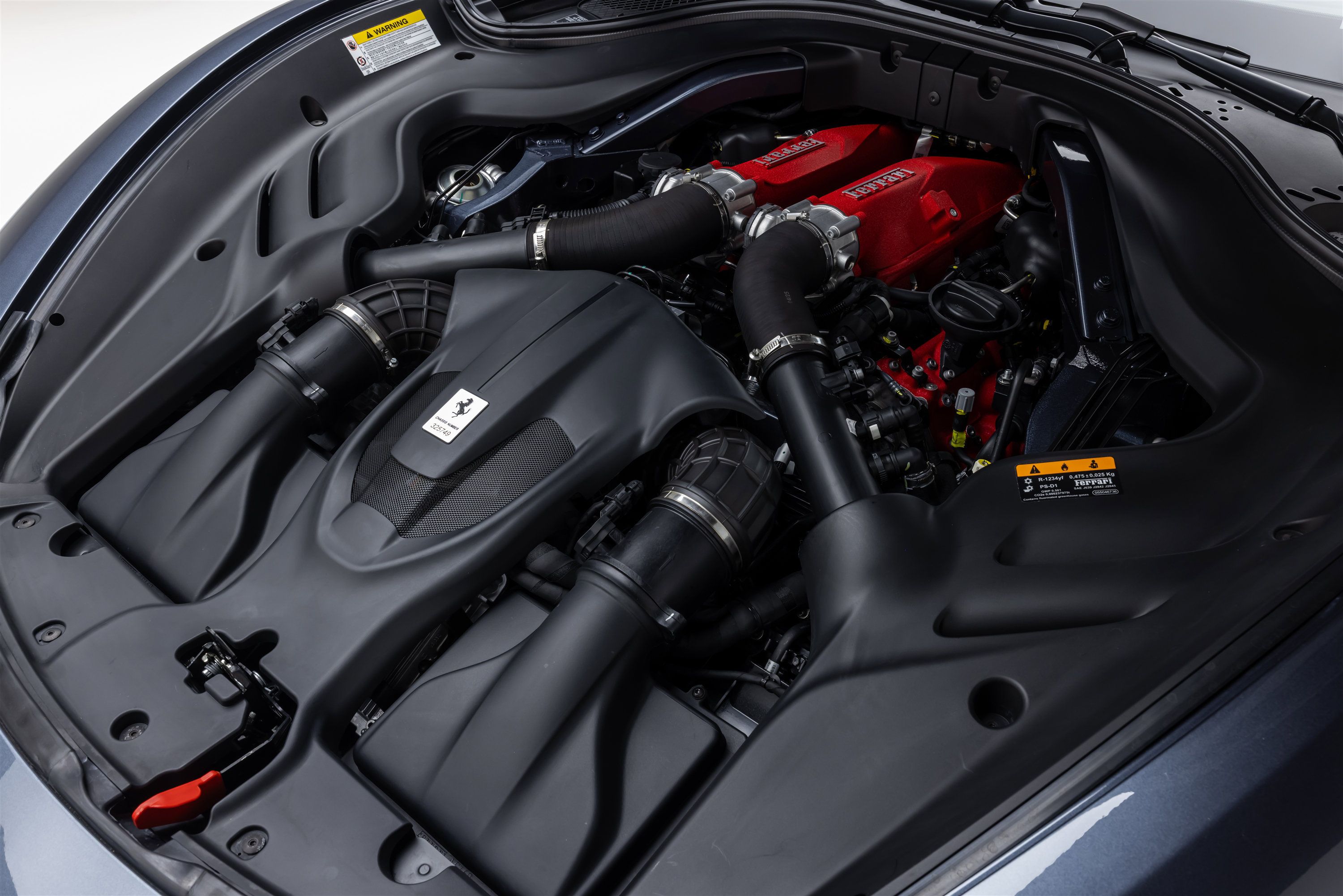Certified 2025 Ferrari Roma Spider RWD image 25