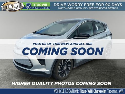 Used 2022 Chevrolet Bolt LT FWD image 2