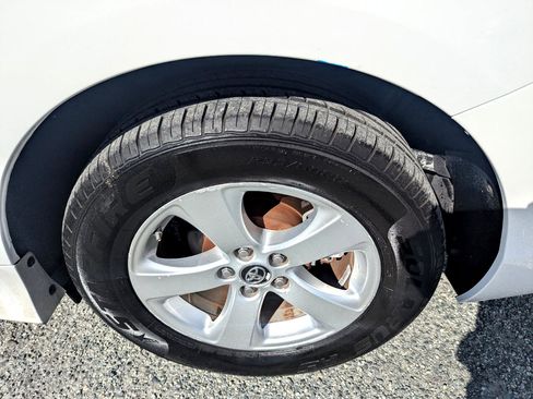 Used 2018 Toyota Sienna L image 10