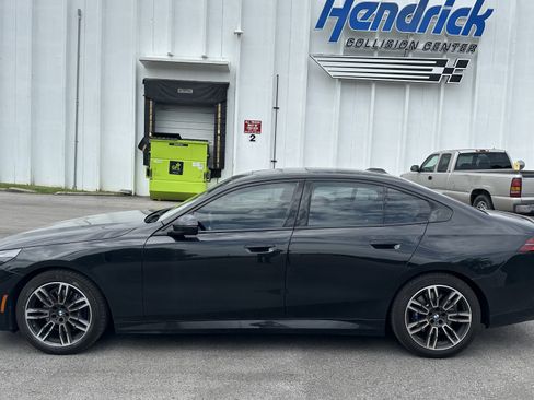 Certified 2024 BMW 530i xDrive w/ M Sport Package AWD/4WD image 7