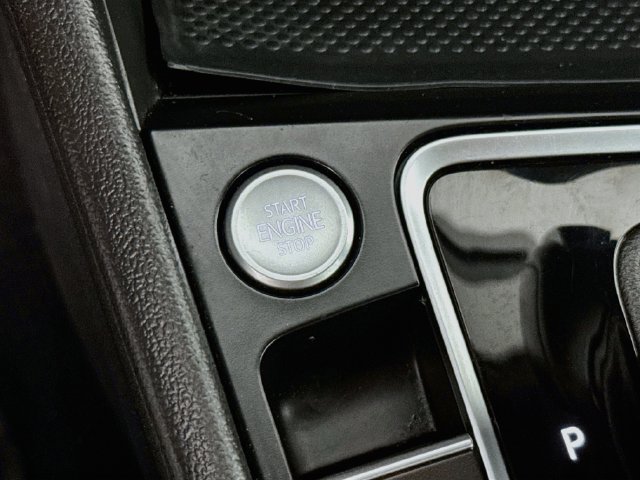 Used 2020 Volkswagen Jetta R-Line FWD image 18