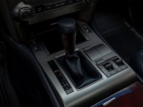 Used 2018 Lexus GX 460 image 32