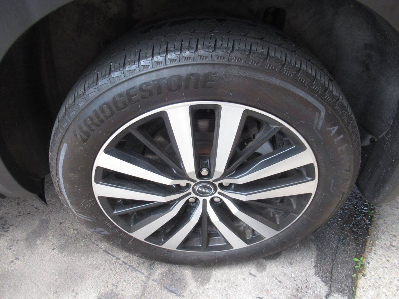 Used 2025 Nissan Pathfinder Platinum AWD/4WD image 15