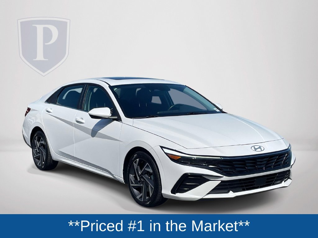 Used 2025 Hyundai Elantra SEL FWD image 2