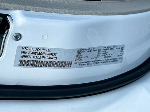 Used 2023 Chrysler Pacifica Touring-L FWD image 31