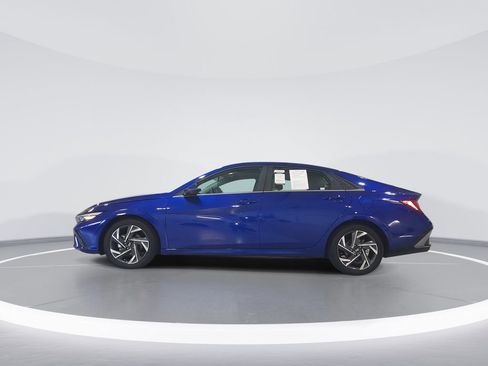 Used 2024 Hyundai Elantra Limited FWD image 5