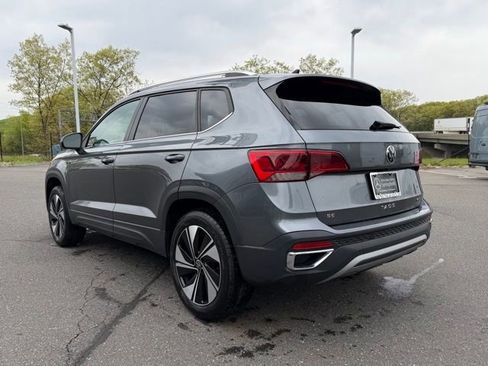 Used 2024 Volkswagen Taos SE AWD/4WD image 4
