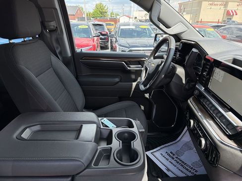 Used 2023 Chevrolet Silverado 1500 LT AWD/4WD image 15