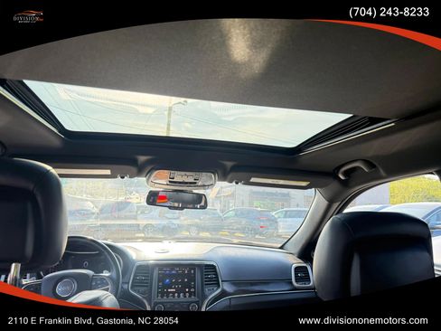 Used 2014 Jeep Grand Cherokee Limited w/ Luxury Group II image 17