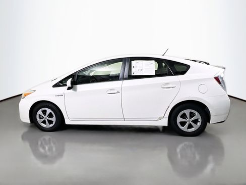 Used 2014 Toyota Prius Two image 9