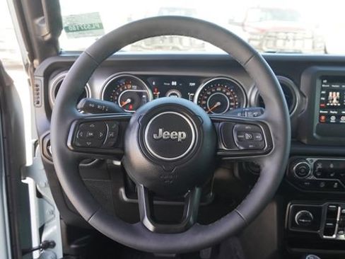 Used 2023 Jeep Gladiator Sport AWD/4WD image 25