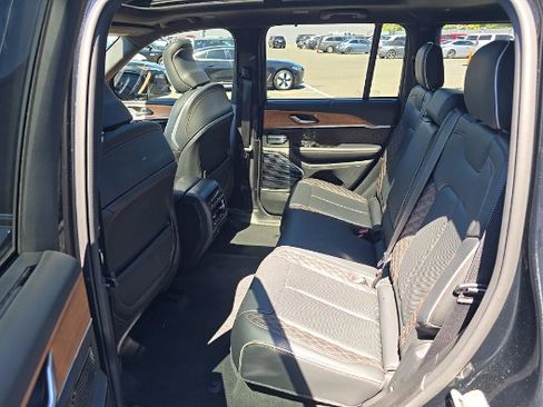 Used 2023 Jeep Grand Cherokee Summit AWD/4WD image 4