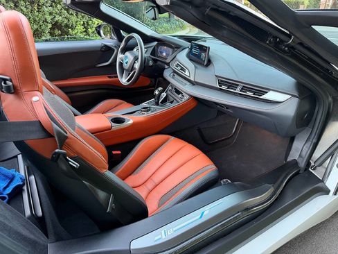 Used 2019 BMW i8 Roadster image 22