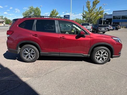 Used 2024 Subaru Forester Premium AWD/4WD image 6