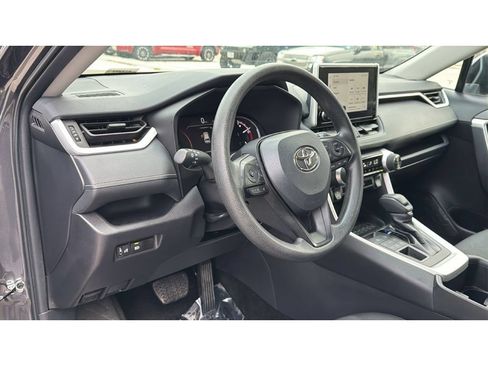 Used 2025 Toyota RAV4 XLE AWD/4WD image 24