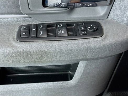 Used 2018 RAM 1500 SLT image 18