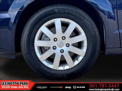 Used 2015 Chrysler Town & Country Touring w/ Driver Convenience Group FWD image 33