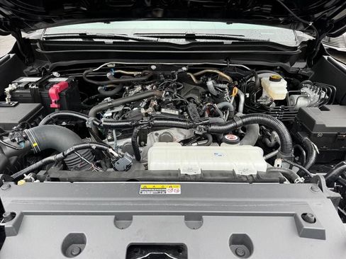 Used 2025 Toyota Tacoma SR5 AWD/4WD image 16