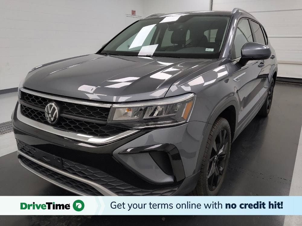Used 2023 Volkswagen Taos SE w/ Black Wheel Package FWD image 1