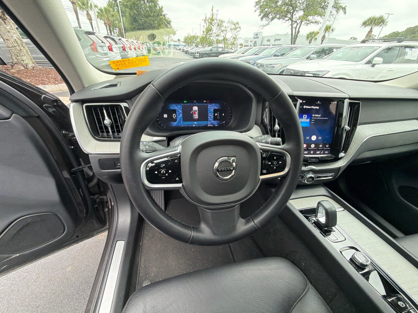 Certified 2025 Volvo XC60 B5 Plus AWD/4WD image 28
