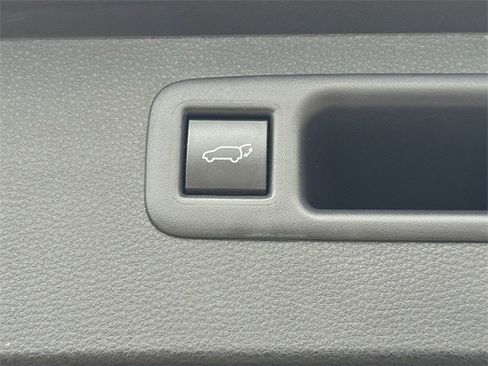 Used 2023 Toyota Highlander XLE image 36