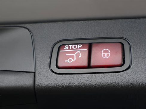 Certified 2025 Mercedes-Benz GLB 250 4MATIC image 18