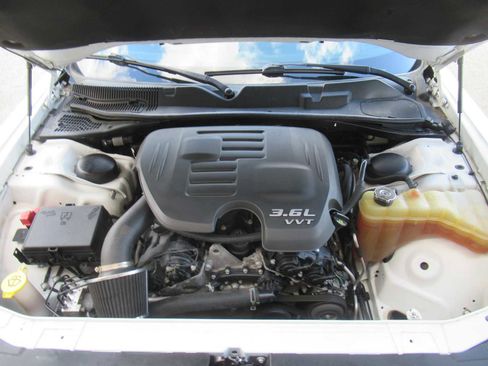 Used 2016 Dodge Challenger SXT Plus image 12