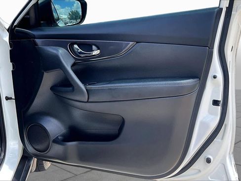 Used 2020 Nissan Rogue S w/ Special Edition Package FWD image 23