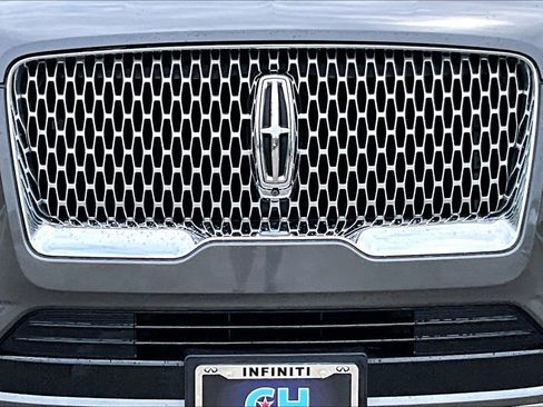 Used 2018 Lincoln Navigator Reserve AWD/4WD image 12