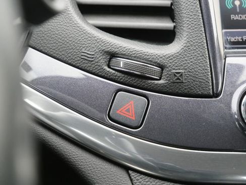 Used 2017 Chevrolet Impala LT image 28