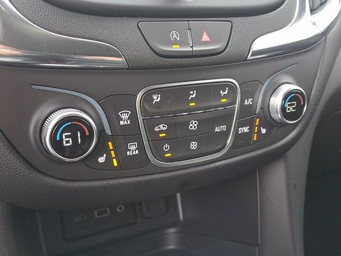 Used 2024 Chevrolet Equinox LT FWD image 16