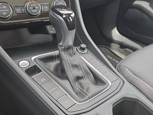 Used 2024 Volkswagen Jetta SE FWD image 10