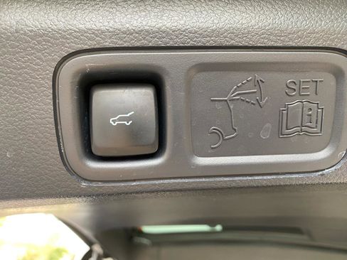 Used 2024 Ford Expedition XLT image 16