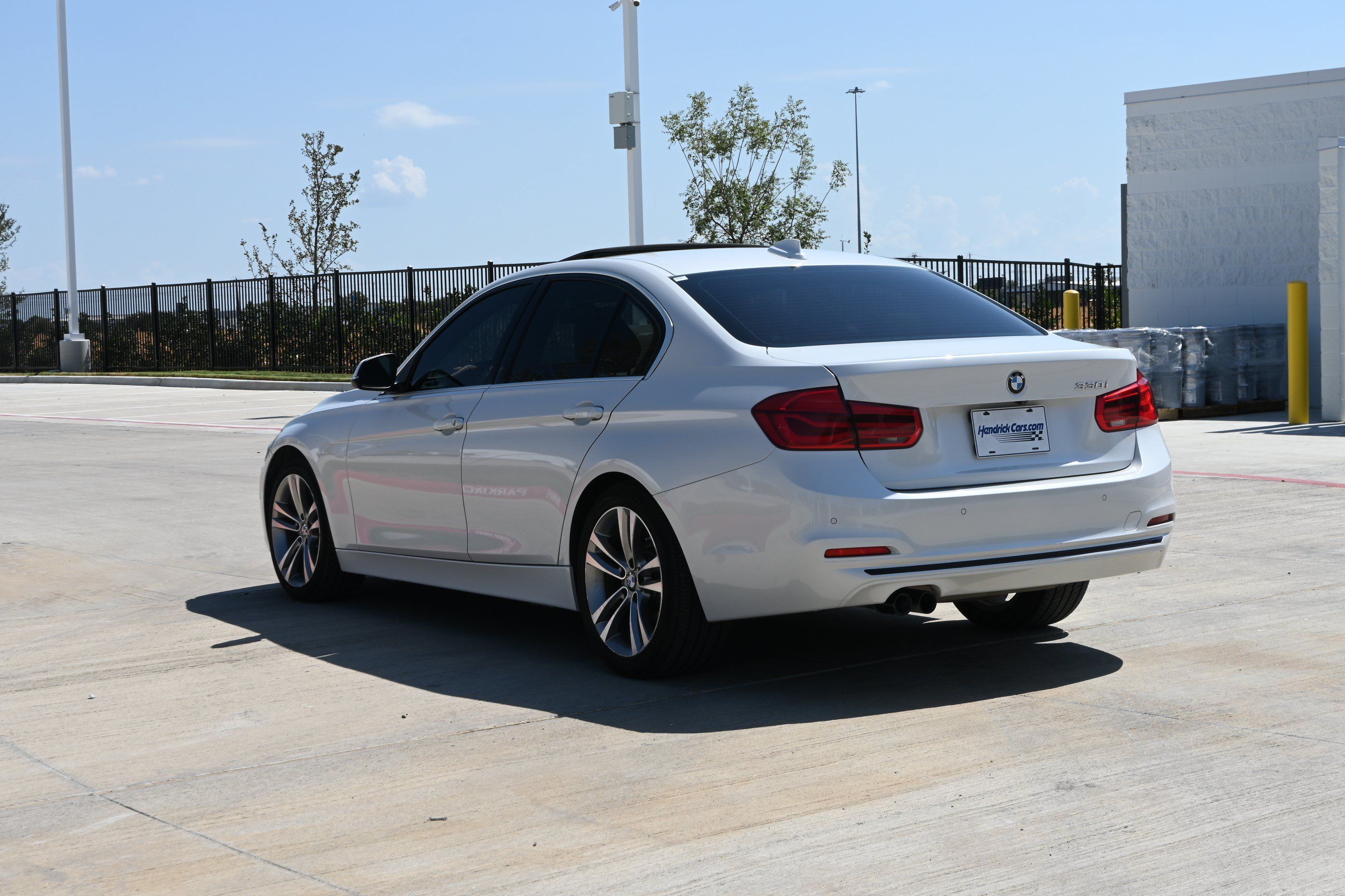 Used 2017 BMW 330i Sedan RWD image 6