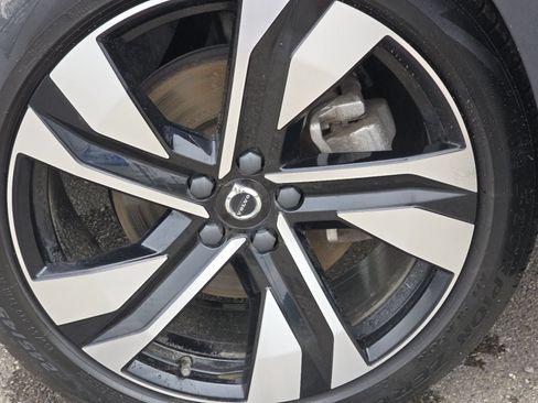 Used 2023 Volvo XC40 B5 Plus w/ Driver Assist Package AWD/4WD image 14