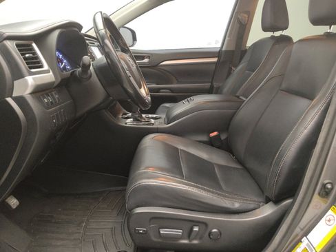 Used 2017 Toyota Highlander XLE image 17