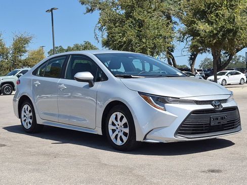 Certified 2025 Toyota Corolla LE FWD image 7
