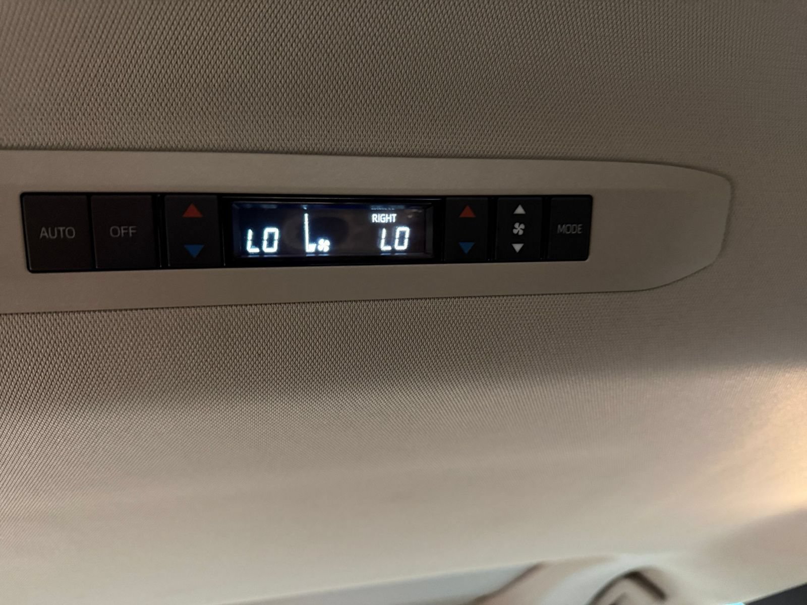 Used 2025 Toyota Sienna XLE FWD image 24