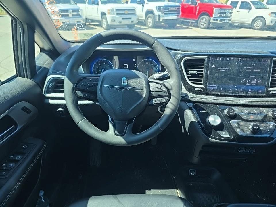 Used 2024 Chrysler Pacifica Touring-L w/ S Appearance Package FWD image 6