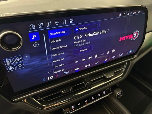 Used 2024 Chevrolet Equinox EV RS image 29