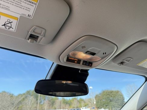 Used 2025 Chevrolet Trax LT image 26