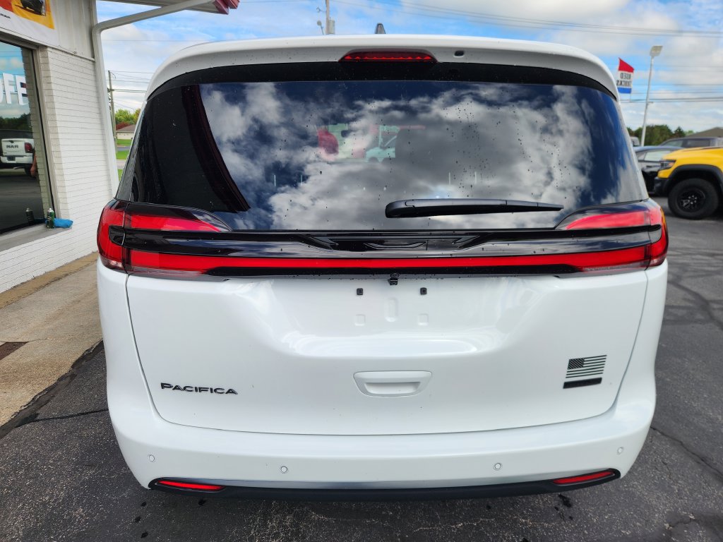 New 2027 Chrysler Pacifica Select FWD image 4
