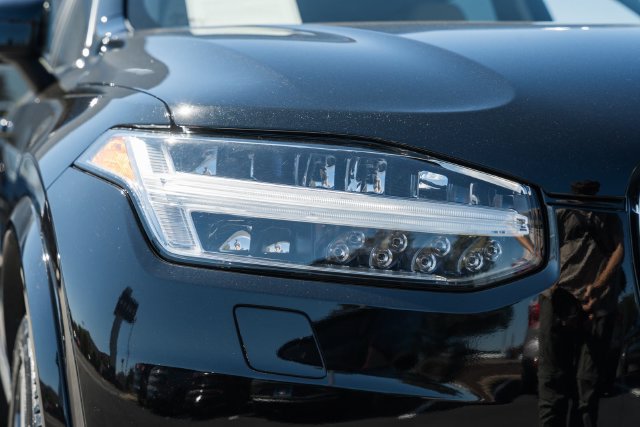 Certified 2025 Volvo XC90 T8 Plus w/ Protection Package Premier AWD/4WD image 15